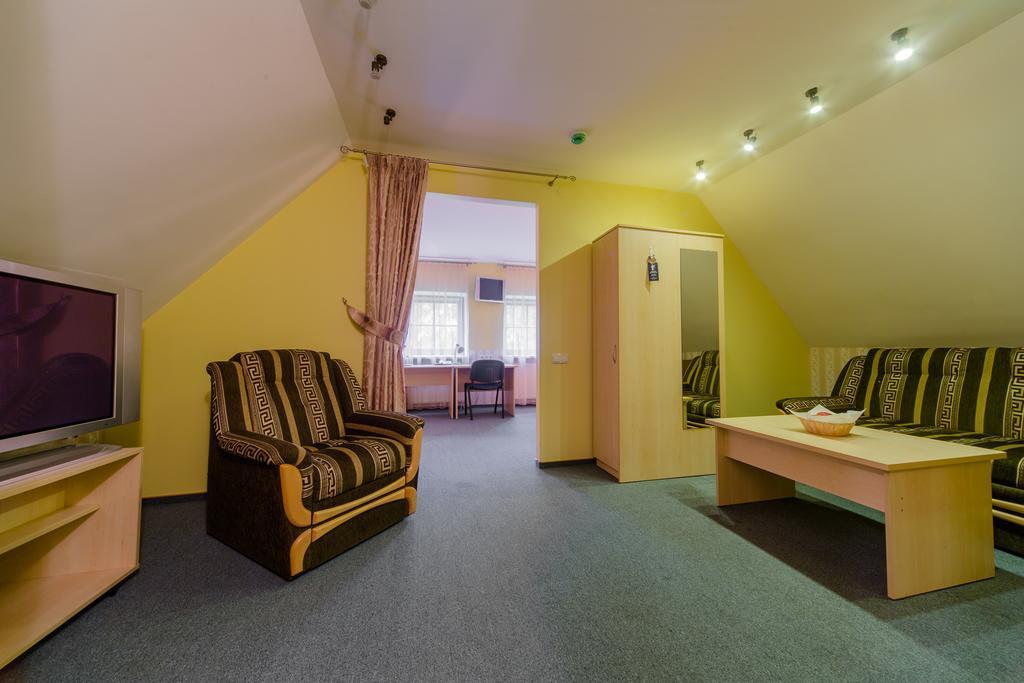 Hotel - Bar Grafaite Шяуляй Екстер'єр фото