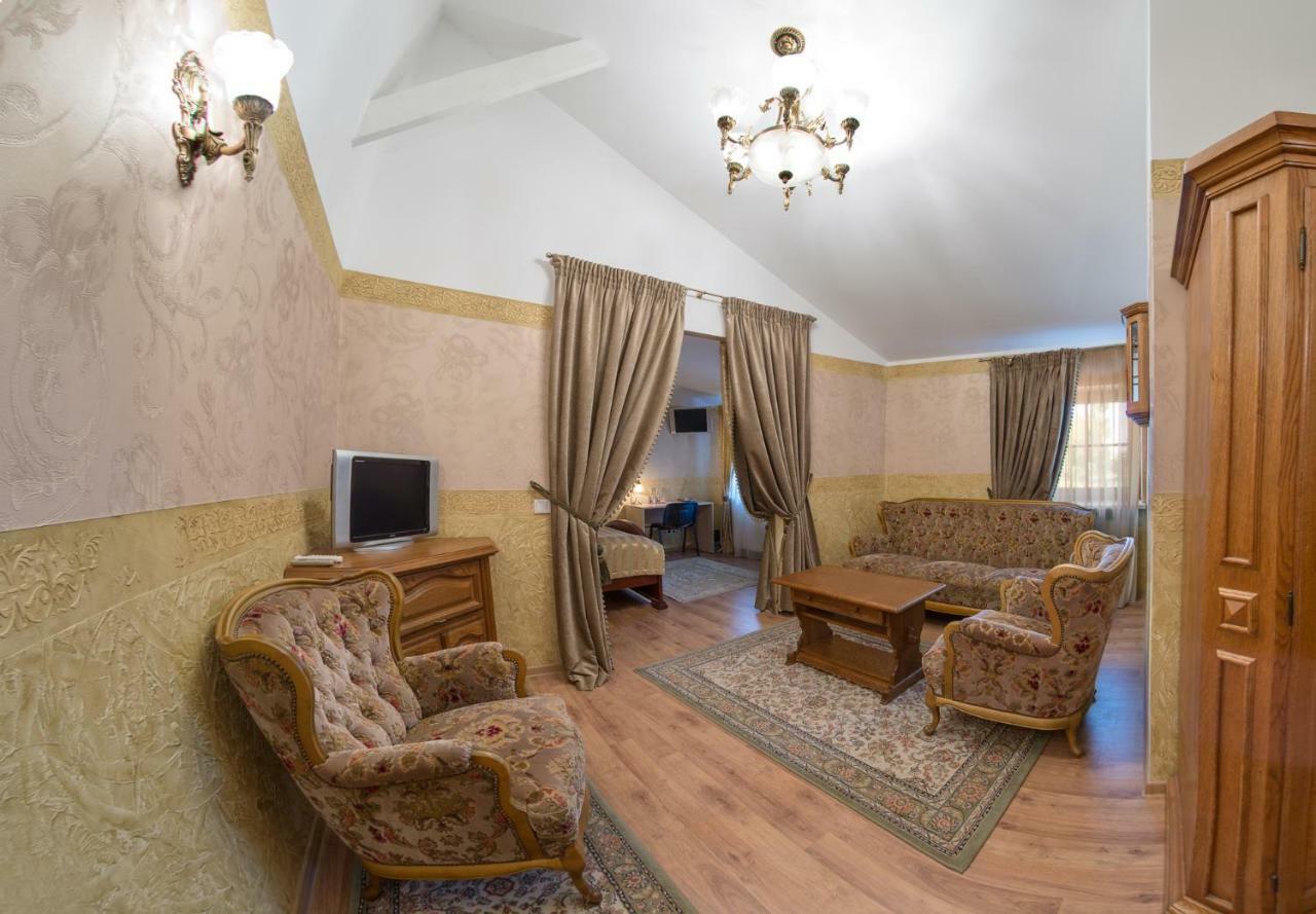 Hotel - Bar Grafaite Шяуляй Екстер'єр фото